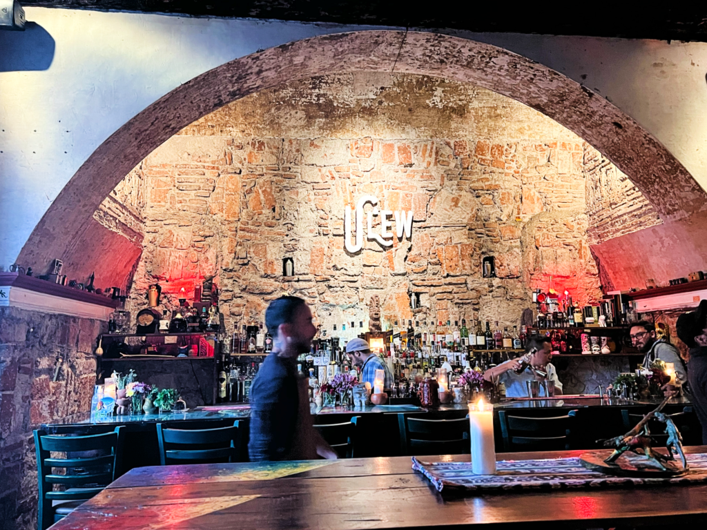 cocktail bar Antigua Guatemala