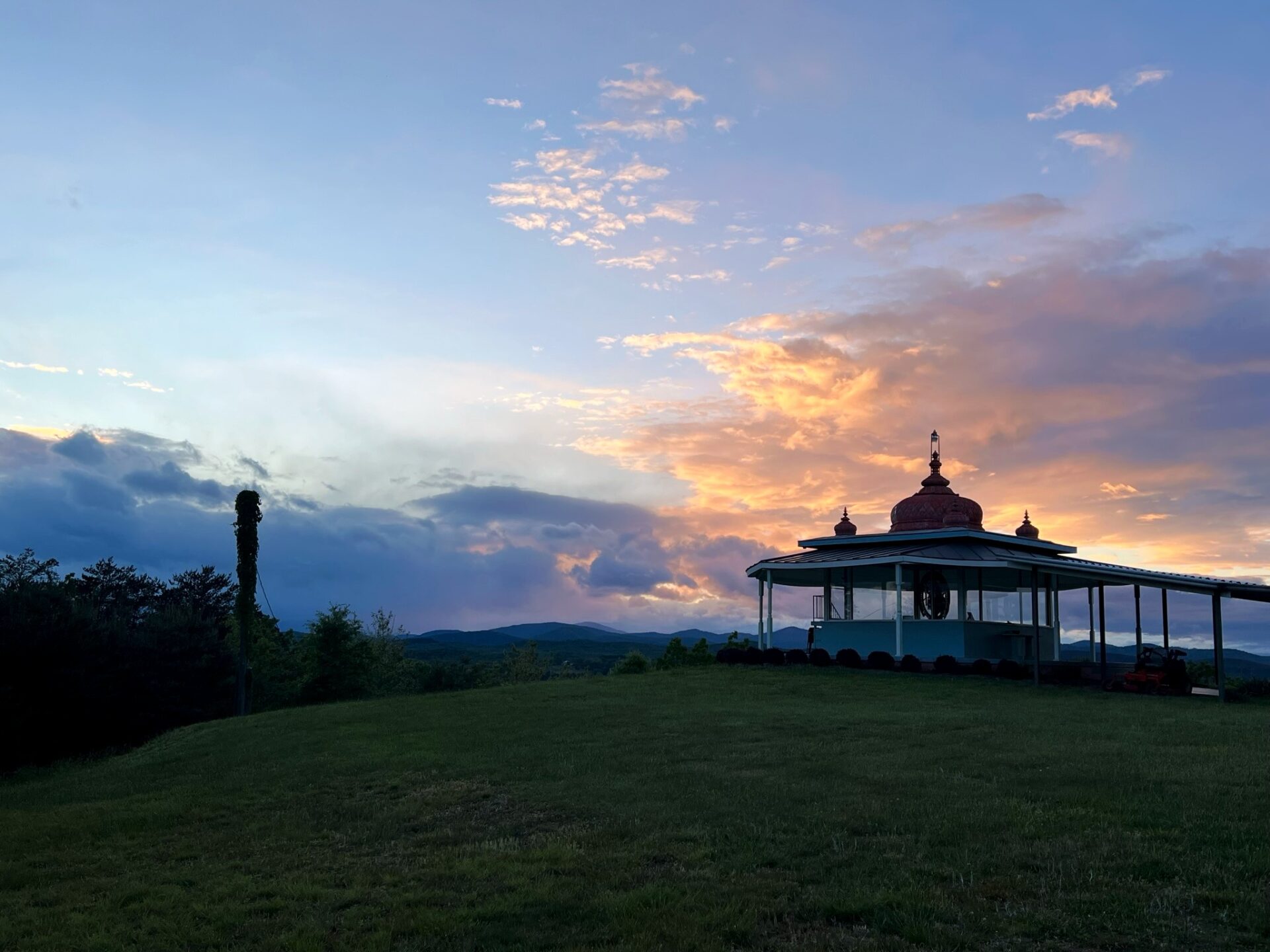 Yogaville in Virginia: All About it, The Bizarre History, and What a Retreat is Like Today