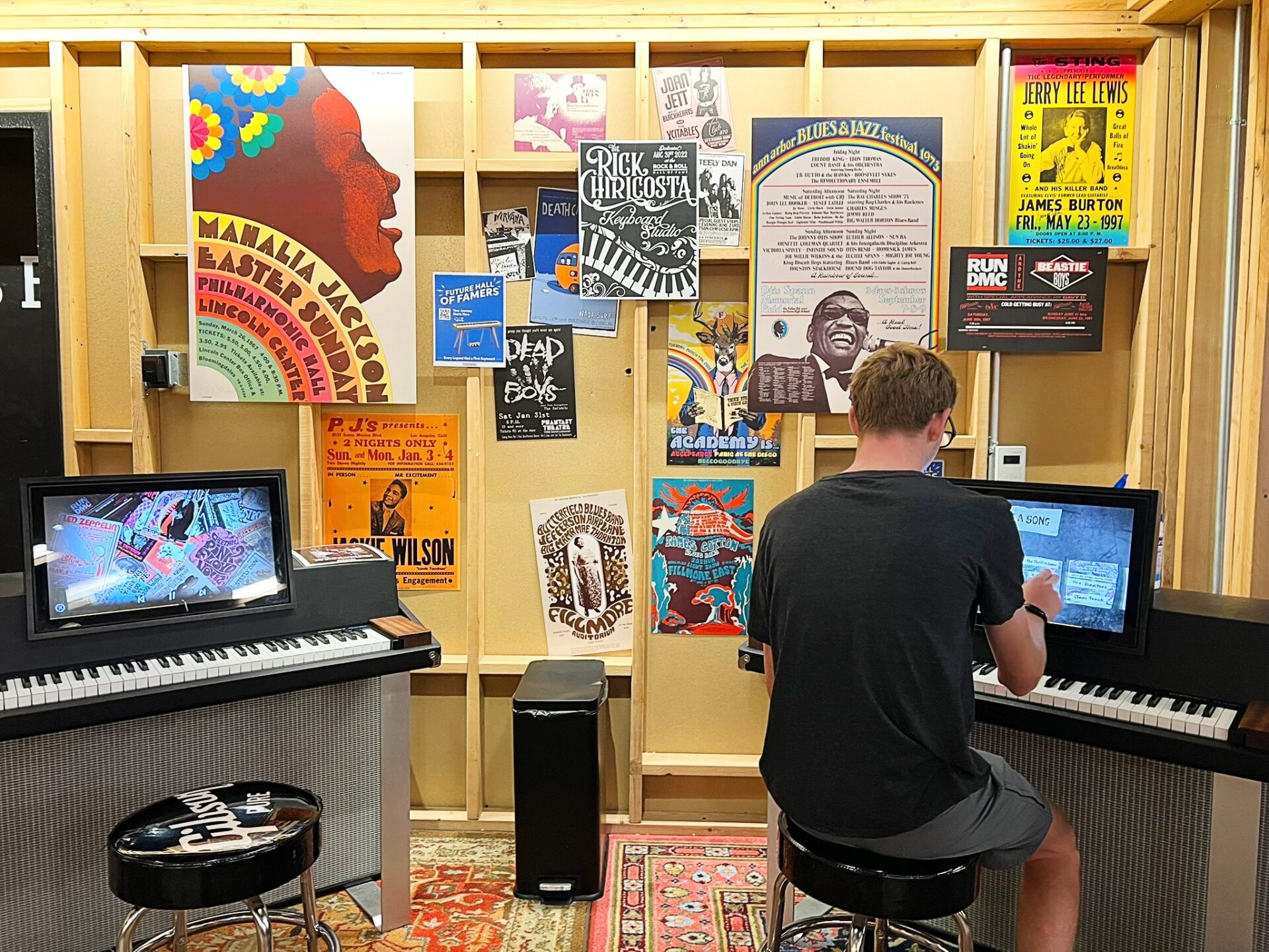 what to do at rock n roll hall of fame