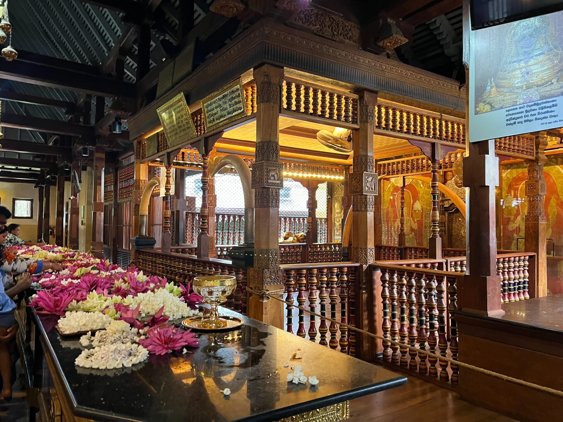 What to do in Kandy, Sri Lanka & the Temple of the Tooth