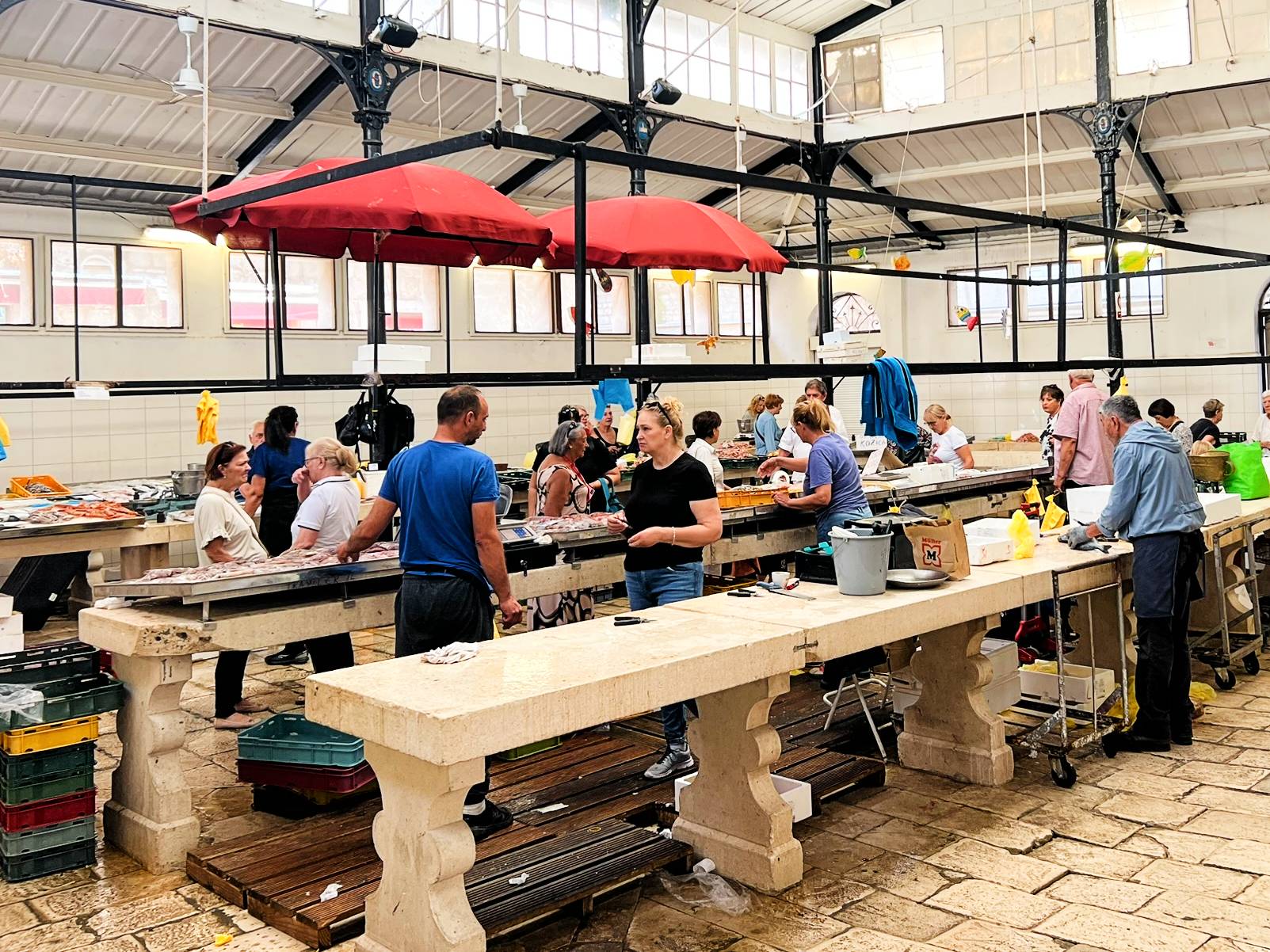 Split fish market